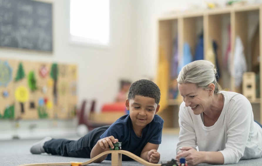 therapist engaging in functional behavior assessment